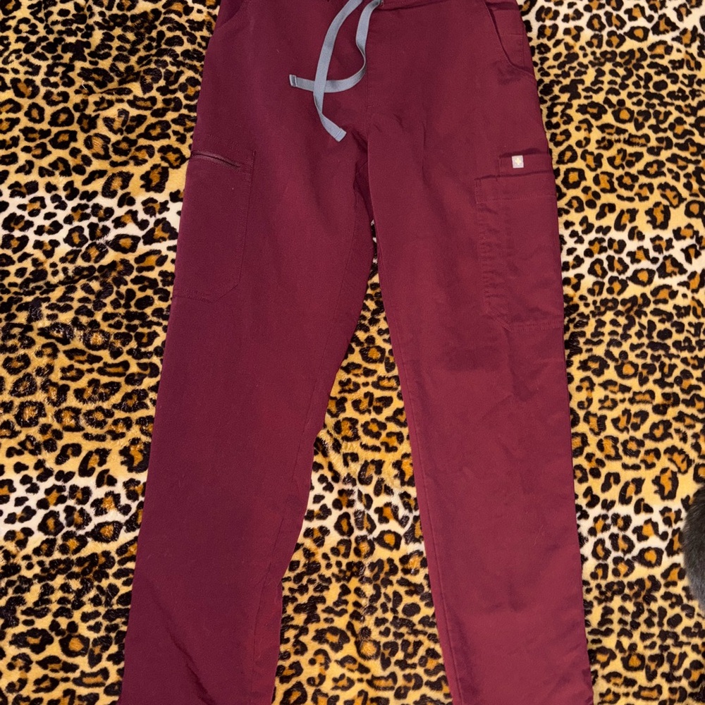 Figs maroon pants XS/Petite